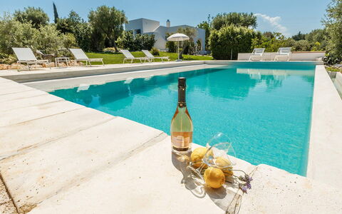 Villa Riva: Blau, Schwimmbad, Garten, Landscaping, Estate, Resort, Schatten, Eco Hotel, Villa, Hinterhof