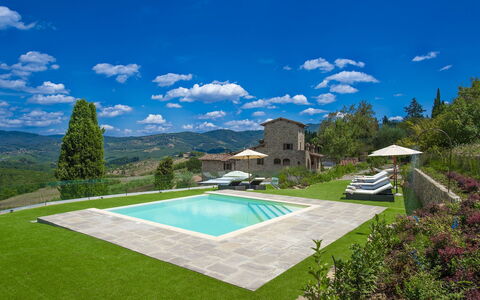 Villa Marinella: Schwimmbad, Hügel, Gebirge, Resort, Garten, Bauernhaus, Landscaping, Estate, Rasen, Eco Hotel