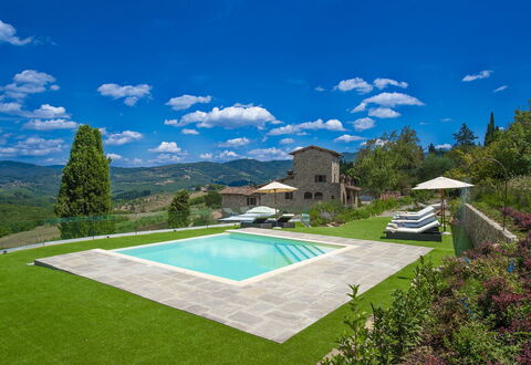 Villa Marinella: Schwimmbad, Hügel, Gebirge, Resort, Garten, Bauernhaus, Landscaping, Estate, Rasen, Eco Hotel