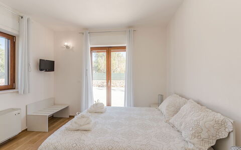 Villa Il Gelsomino: Holz, Interior Design, Flooring, Fussboden, Zuhause, Decke, Zimmer, Schlafzimmer, Bett, Wohnung