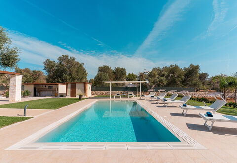 Villa Il Gelsomino: Schwimmbad, Resort, Verbundwerkstoff, Estate, Schatten, Thermae, Water Feature, Hazienda, Design, Villa