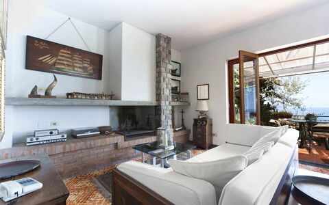 Villa Mary: Möbel, Wand, Holz, Interior Design, Flooring, Wohnzimmer, Fussboden, Couch, Zimmer, Zuhause