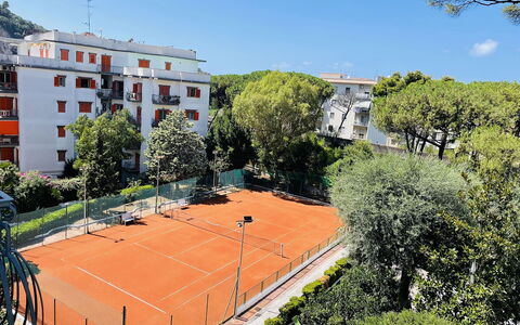Nole 1: Baum, Wohngebiet, Tennisplatz, Nachbarschaft, Wohnung, Urban Design, Eigentumswohnung, Tennis, Vorort