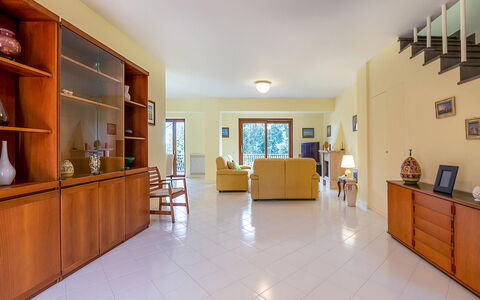 Villa Ava: Interior Design, Flooring, Fussboden, Möbel, Holz, Decke, Zimmer, Couch, Wohnzimmer, Beleuchtung