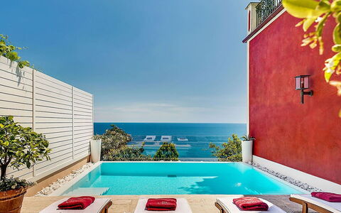 Villa Chiara: Schwimmbad, Gartenmöbel, Resort, Möbel, Eco Hotel, Stuhl, Sonnenliege, Freizeit, Hotel, Schatten