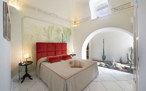 Villa Chiara: Möbel, Interior Design, Wand, Flooring, Schlafzimmer, Bett, Fussboden, Decke, Zimmer, Beleuchtung