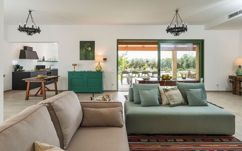 Villa Clemente: Möbel, Interior Design, Flooring, Couch, Holz, Tabelle, Fussboden, Wohnzimmer, Zimmer, Stuhl