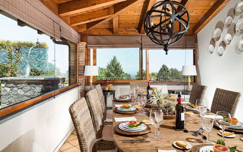 Villa Monte Serra: Möbel, Interior Design, Holz, Tabelle, Stuhl, Decke, Flooring, Küche & Esszimmer Tisch, Beleuchtung, Esszimmer