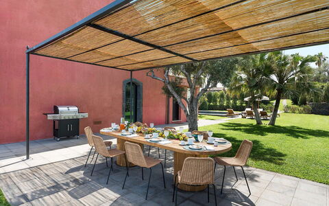 Villa Pozzillo: Möbel, Gartenmöbel, Schatten, Tisch Im Freien, Stuhl, Garten, Outdoor Struktur, Terrasse, Natürliches Material, Pavillon