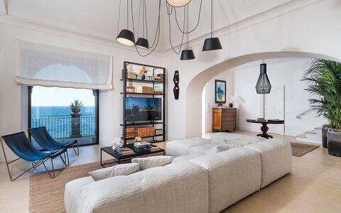 Villa Pozzillo: Möbel, Interior Design, Flooring, Fussboden, Couch, Tabelle, Wohnzimmer, Wohnung, Zimmer, Zuhause
