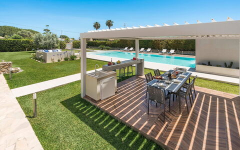 Villa Agorà: Schatten, Garten, Gartenmöbel, Freizeit, Landscaping, Resort, Outdoor Struktur, Hinterhof, Eco Hotel, Kunstrasen