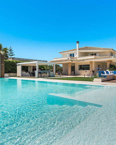 Villa Agorà: Schwimmbad, Blau, Resort, Freizeit, Eco Hotel, Verbundwerkstoff, Estate, Villa, Hotel, Villa