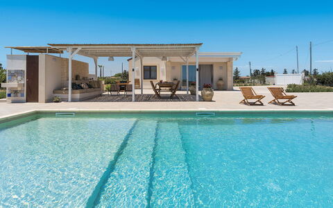 Villa Camporeale: Schwimmbad, Verbundwerkstoff, Schatten, Resort, Beton, Estate, Outdoor Struktur, Design, Gartenmöbel, Villa