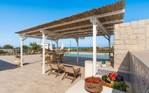 Villa Camporeale: Möbel, Gartenmöbel, Verbundwerkstoff, Stuhl, Schatten, Outdoor Struktur, Terrasse, Pergola, Resort, Schwimmbad