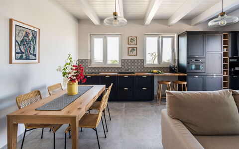 Villa Camporeale: Möbel, Interior Design, Flooring, Tabelle, Holz, Stuhl, Küche & Esszimmer Tisch, Decke, Fussboden, Esszimmer
