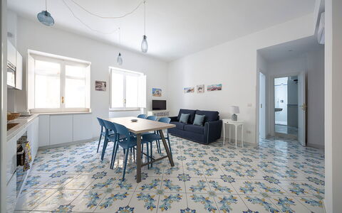 Maison Maiori: Flooring, Fussboden, Interior Design, Decke, Fliese, Design, Stuhl, Hintergrund, Holzboden