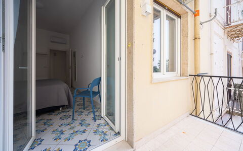 Maison Maiori: Flooring, Fussboden, Tür, Wohnung, Home Door, Balkon, Holzbeize