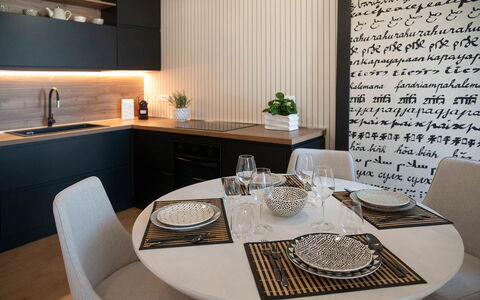 Casa Mario: Möbel, Interior Design, Holz, Küche, Flooring, Countertop, Zuhause, Light Fixture, Beleuchtung, Zimmer