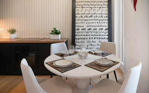 Casa Mario: Möbel, Interior Design, Wand, Holz, Tabelle, Flooring, Küche & Esszimmer Tisch, Zimmer, Beleuchtung, Esszimmer