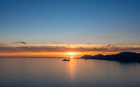 Villa Madonna di Costantinopoli: Wasser, Horizont, Wasservorräte, Afterglow, Gewässer, Sonnenuntergang, Dämmerung, Orange, Sonnenaufgang
