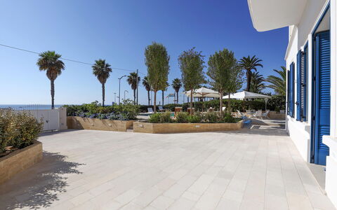 Casa Leuca: Schatten, Gartenmöbel, Resort, Meer, Stuhl, Hotel, Eco Hotel, Regenschirm, Strandresort