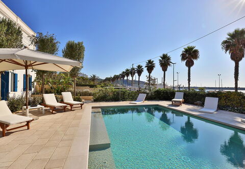 Casa Leuca: Blau, Schwimmbad, Resort, Sonnenliege, Gartenmöbel, Eco Hotel, Schatten, Regenschirm, Hotel, Villa