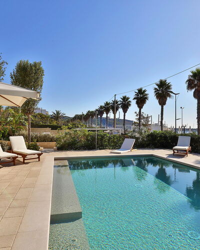 Casa Leuca: Blau, Schwimmbad, Resort, Sonnenliege, Gartenmöbel, Eco Hotel, Schatten, Regenschirm, Hotel, Villa