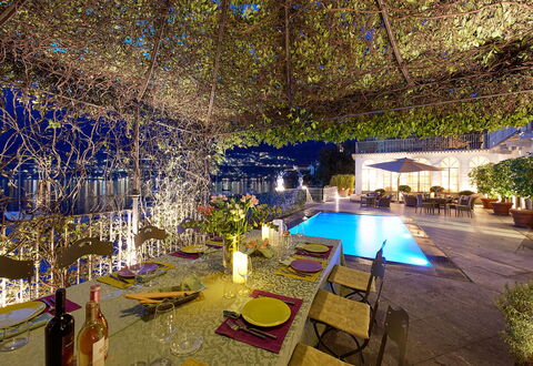 Villa Silva: Blau, Schwimmbad, Resort, Nacht, Landschaft Beleuchtung, Eco Hotel, Hotel, Stuhl, Gartenmöbel, Restaurant