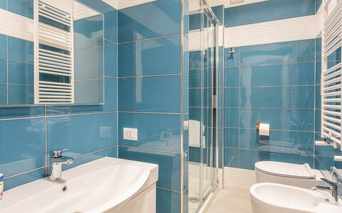 Casa Lucio: Badezimmer, Armatur, Flooring, Interior Design, Fussboden, Sinken, Bad Sink, Zapfhahn, Installation, Toilette