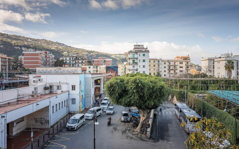 Casa Lucio: Gebäude, Stadtgebiet, Stadt, Wohngebiet, Wohnung, Nachbarschaft, \Stadt, Urban Design, Metropolitan Area, Vorort