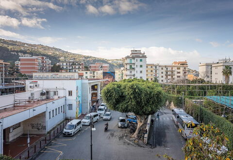 Casa Lucio: Gebäude, Stadtgebiet, Stadt, Wohngebiet, Wohnung, Nachbarschaft, \Stadt, Urban Design, Metropolitan Area, Vorort