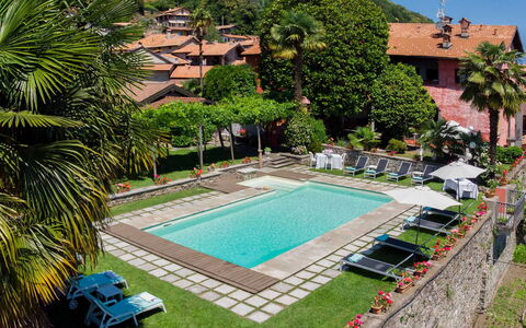 Mariuccia 1: Schwimmbad, Resort, Gartenmöbel, Freizeit, Eco Hotel, Hazienda, Regenschirm, Hotel, Ferienort, Villa