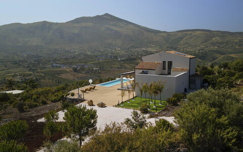 Villa Priscilla: Schwimmbad, Estate, Resort, Eco Hotel, Gebirge, Hazienda, Villa, Bauernhaus, Gartenmöbel, Grat