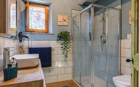 Villa dei Fiori: Flooring, Interior Design, Fussboden, Armatur, Badezimmer, Beleuchtung, Zimmer, Möbel, Zuhause, Installation