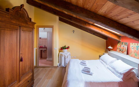 Mariuccia 3: Interior Design, Möbel, Decke, Fussboden, Schlafzimmer, Flooring, Bett, Zuhause, Zimmer, Bettdecke