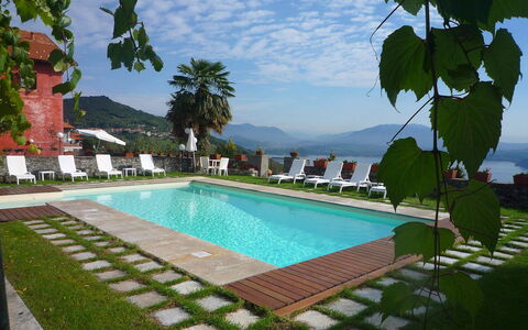 Mariuccia 3: Schwimmbad, Resort, Gartenmöbel, Eco Hotel, Regenschirm, Freizeit, Gebirge, Hazienda, Ferienort, Schatten