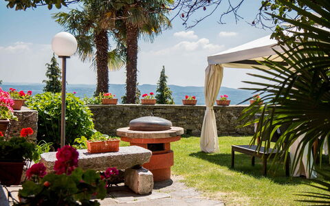 Mariuccia 3: Blumentopf, Schatten, Garten, Resort, Gartenmöbel, Landscaping, Zimmerpflanze, Eco Hotel, Tisch Im Freien