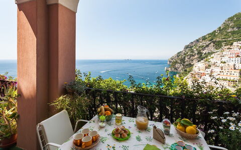 Casa Annalu: Möbel, Zuhause, Resort, Blumentopf, Zimmerpflanze, Stuhl, Balkon, Eco Hotel, Villa, Küche & Esszimmer Tisch