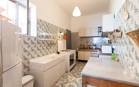 Casa Annalu: Flooring, Fussboden, Interior Design, Major Appliance, Küche, Fliese, Zimmer, Countertop, Küchengerät, Decke