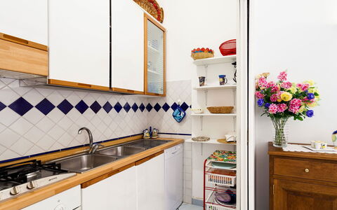 Casa Dorothea 1: Küche, Flooring, Interior Design, Countertop, Major Appliance, Küchengerät, Cabinetry, Fussboden, Zimmer, Zuhause