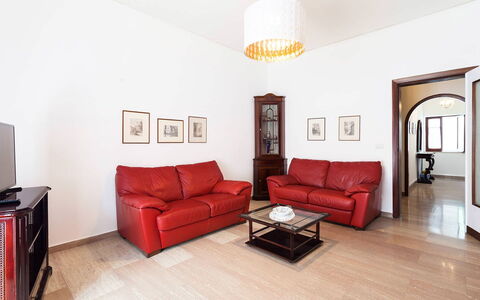 Casa Gina: Möbel, Interior Design, Flooring, Couch, Fussboden, Holz, Zimmer, Wohnzimmer, Tabelle, Decke