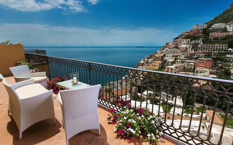 Casa Mauro: Möbel, Meer, Stuhl, Balkon, Ozean, Küste, Resort, Zimmerpflanze, Ferienort, Hotel