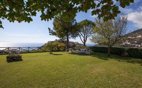 Casa Ravello with Garden: Garten, Meer, Ozean, Rasen, Küste, Landscaping, Schatten, Tropen, Immergrün