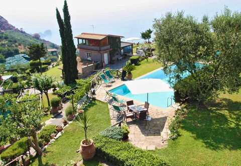 The Sea Farmhouse: Schwimmbad, Resort, Wohngebiet, Eco Hotel, Estate, Bergstation, Villa, Gebirge, Hazienda, Ferienort