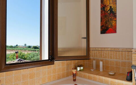 Villa Athena: Armatur, Wand, Interior Design, Zapfhahn, Badezimmer, Installation, Zuhause, Spiegel, Sinken, Fussboden
