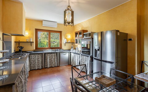 Villa Brin: Interior Design, Möbel, Flooring, Küche, Decke, Zimmer, Countertop, Fussboden, Beleuchtung, Zuhause