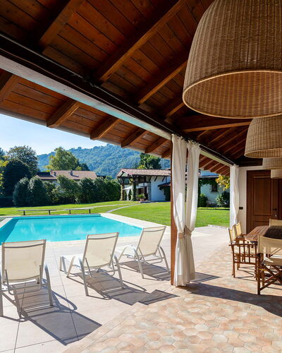 Villa Brin: Resort, Schwimmbad, Bauernhaus, Eco Hotel, Hütte, Estate, Schatten, Hazienda, Villa, Outdoor Struktur