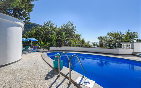Villa Lamaro: Blau, Schwimmbad, Resort, Gartenmöbel, Schatten, Eco Hotel, Balkon, Hotel, Ferienort, Villa