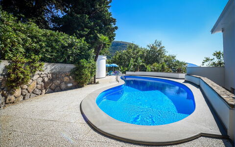 Villa Lamaro: Blau, Schwimmbad, Verbundwerkstoff, Resort, Schatten, Beton, Eco Hotel, Landscaping, Water Feature, Design