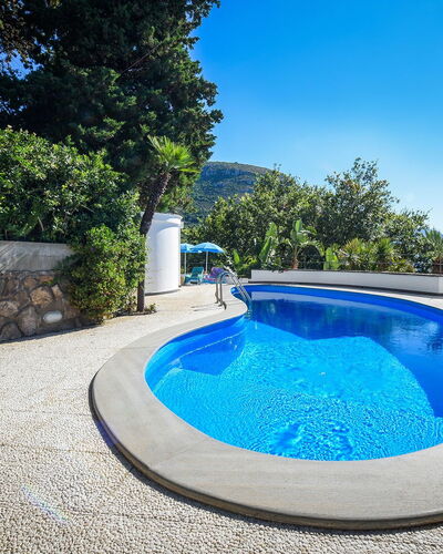 Villa Lamaro: Blau, Schwimmbad, Verbundwerkstoff, Resort, Schatten, Beton, Eco Hotel, Landscaping, Water Feature, Design